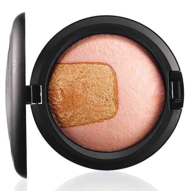 MAC Divine Night Center of Attention Mineralize Skinfinish MAC Divine Night Center of Attention Mineralize Skinfinish