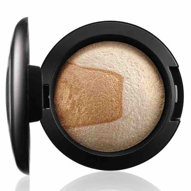 MAC Divine Night Mineralize Eyeshadow Captiving MAC Divine Night Mineralize Eyeshadow Captiving