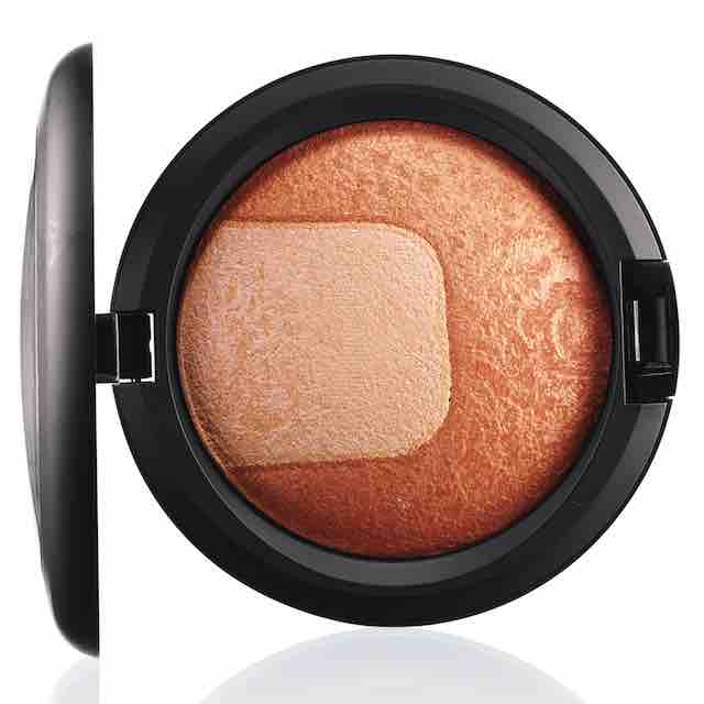 MAC Divine Night Mineralize Skinfinish Perfectly Poised MAC Divine Night Mineralize Skinfinish Perfectly Poised