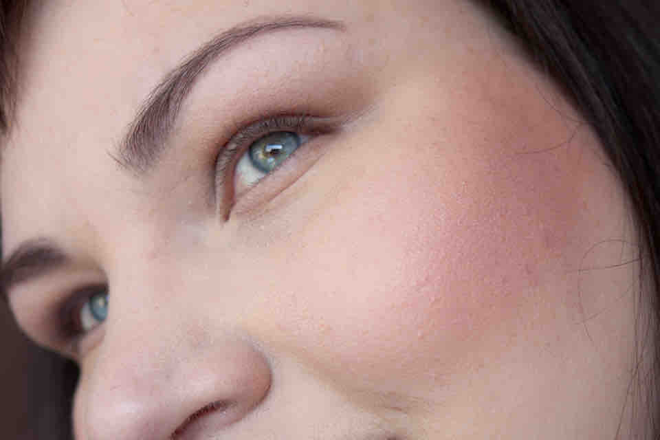MAC Flatter Me Pearlmatte Face Powder - Archies Girls (15)