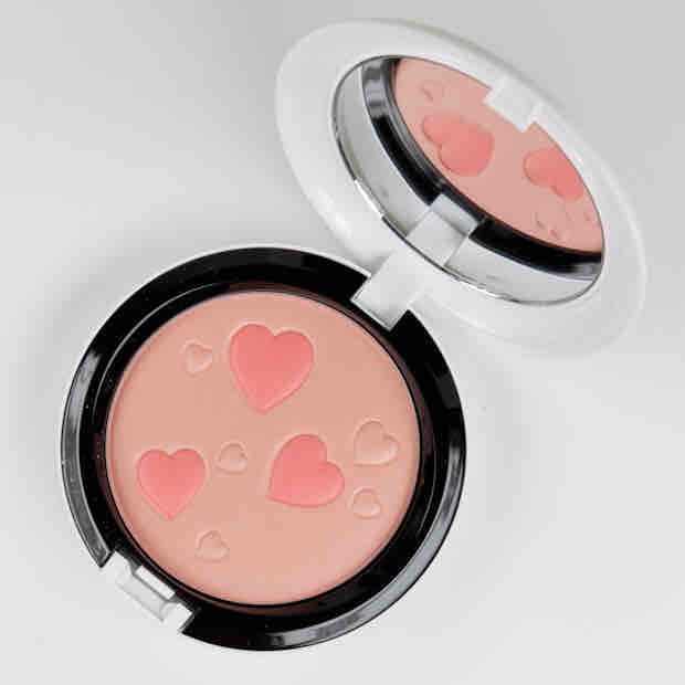 MAC Flatter Me Pearlmatte Face Powder - Archies Girls MAC Flatter Me Pearlmatte Face Powder - Archies Girls