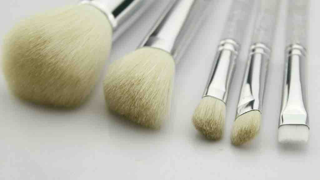 MAC Ice Parade Make it Perfect Brush Kit - Special Edition (9)