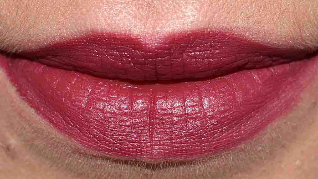 MAC 'Red Dwarf' Pro Longwear Lipcreme Daphne Guinness (8)