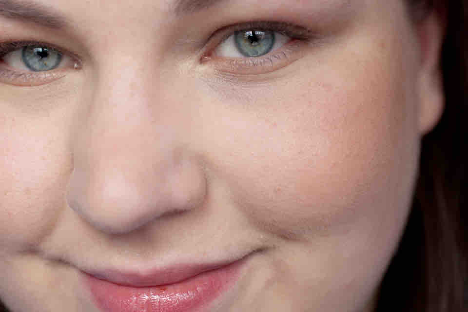 MAC Solar Ray Mineralize Blush on Cheeks