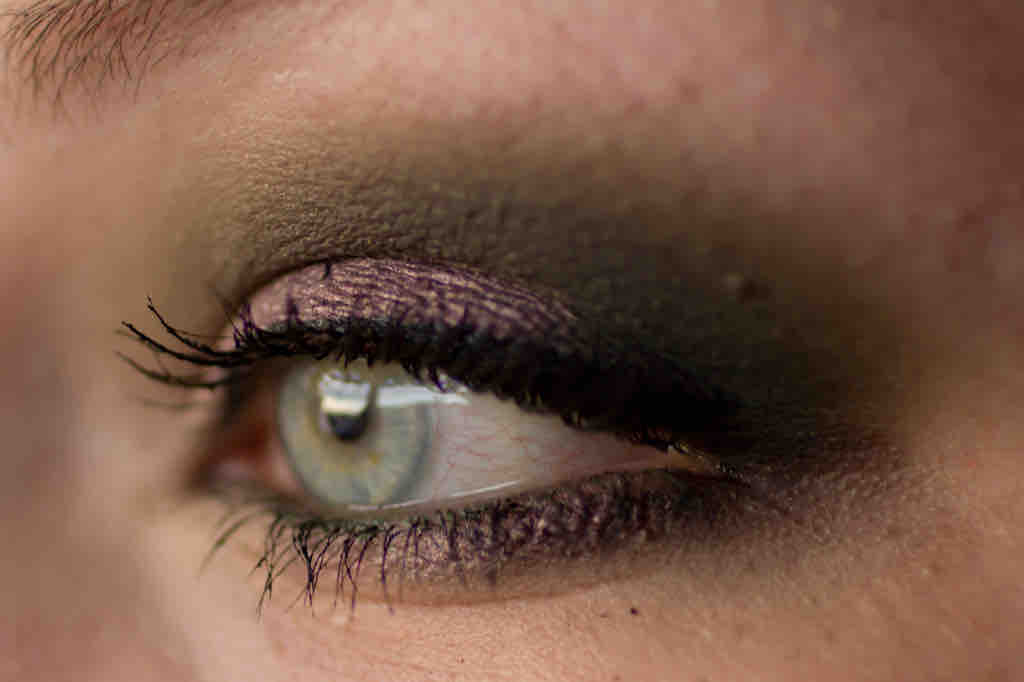 MAKEUP GEEK Dirty Martini & TERRA NATURI Pearly Lilac