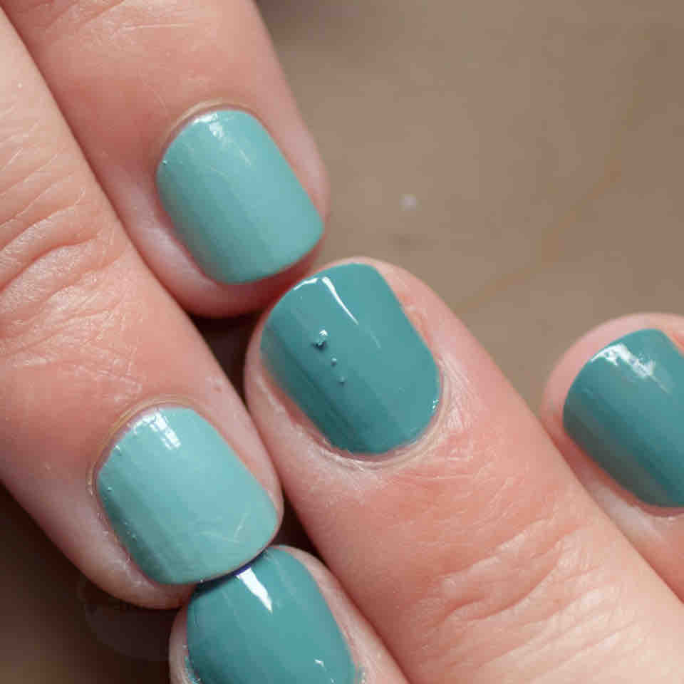 MANHATTAN Hippie Yeah vs ESTEE LAUDER Teal Topaz