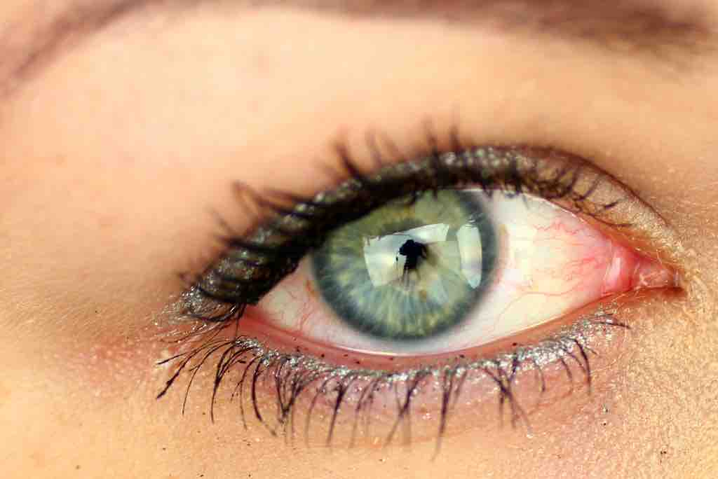 MANHATTAN 'Ice Ice Baby' Liquid Metals Eyeliner (1) MANHATTAN 'Ice Ice Baby' Liquid Metals Eyeliner (1)