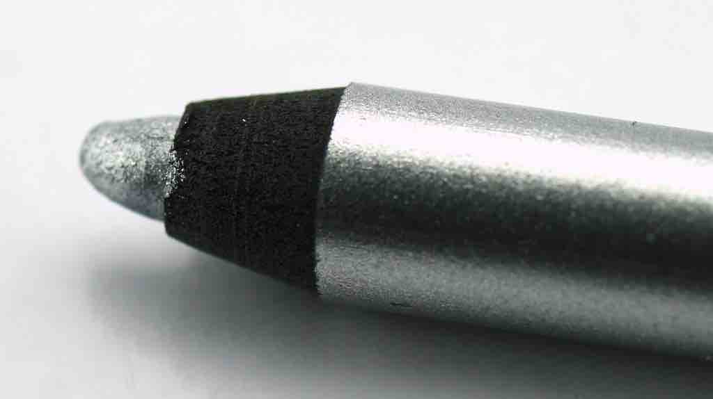 MANHATTAN 'Ice Ice Baby' Liquid Metals Eyeliner (14)