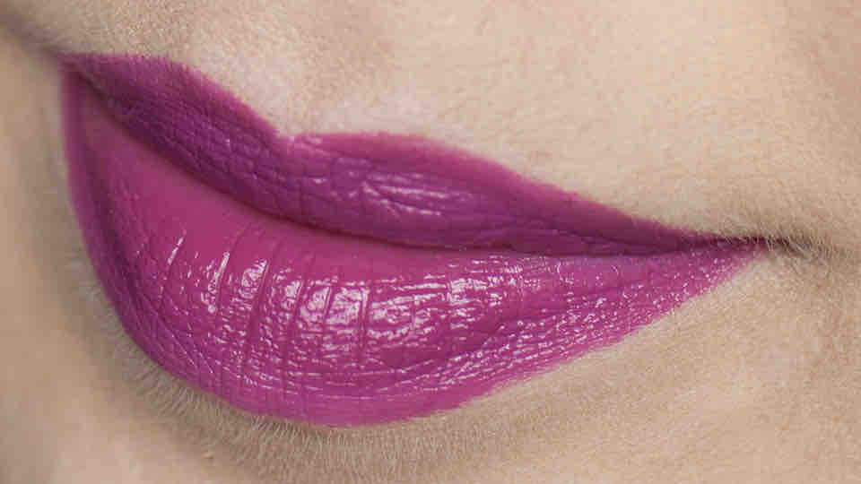MAYBELLINE Plum Passion Color Sensational Rebel Bouquet Lipstick 365 Lips Closeup