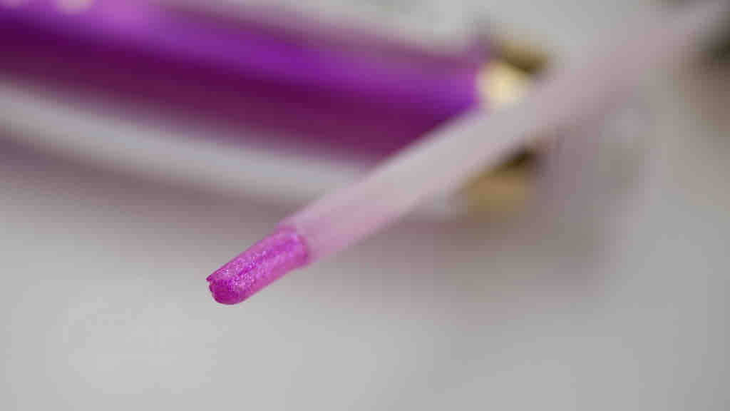MILANI Fashion Diva 39 3D Glitzy Glamour Gloss Brush MILANI Fashion Diva 39 3D Glitzy Glamour Gloss Brush