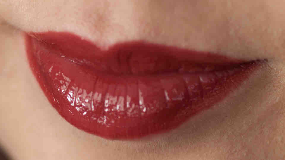 MISSLYN Her Majesty Lipstick Tragebild - Brit Chic