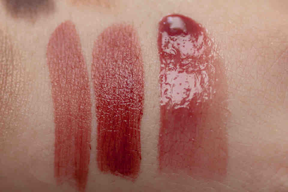 MISSLYN Her Majesty Lipstick - Very Berry Gloss Swatches - Tageslich - Brit Chic