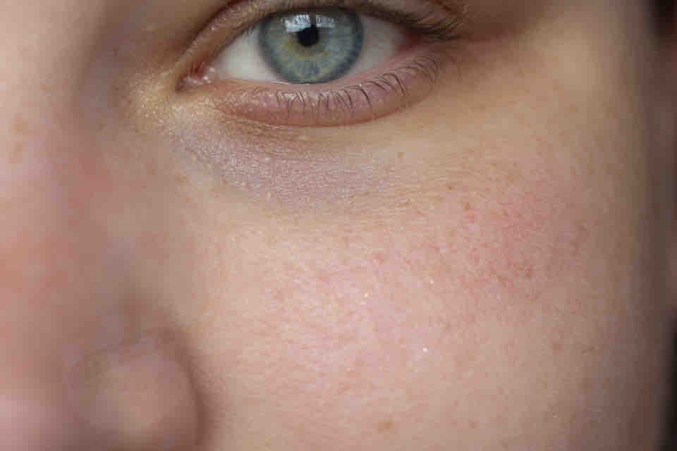 PAUL & JOE Bonbon Pearl Foundation Primer aufgetragen