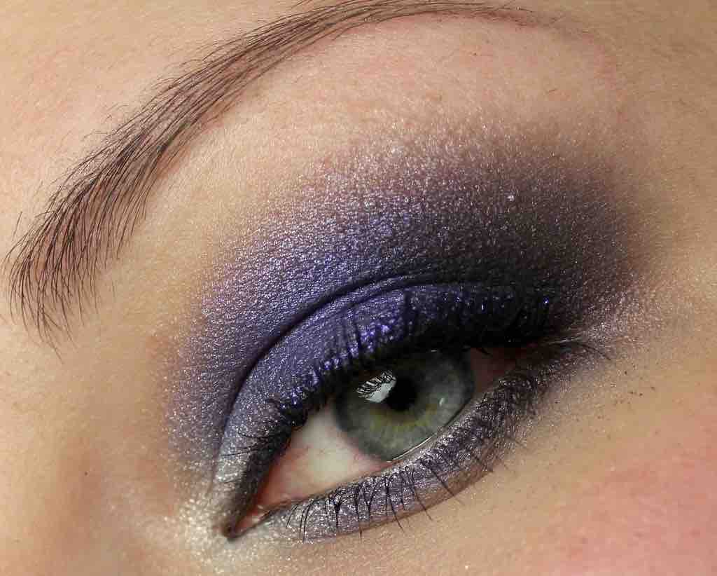 Purple Makeup Catrice Sitting on a Vulcano Captain of the Black Pearl Violent Violet Mirror (13)