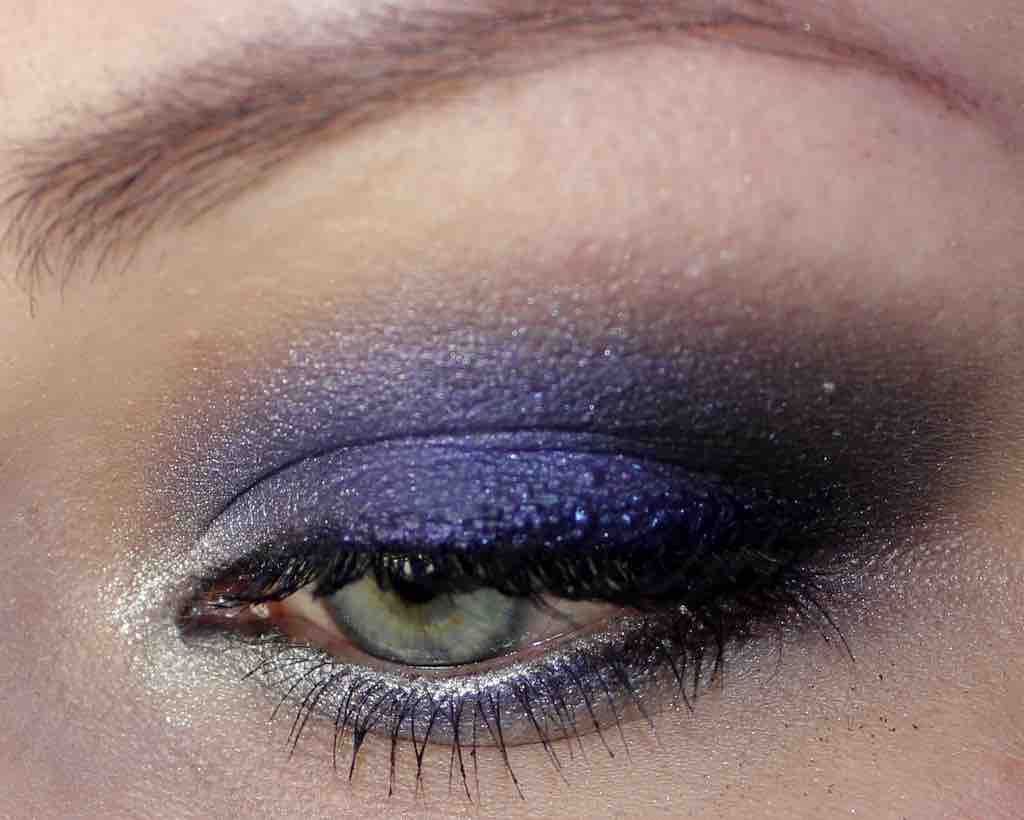Purple Makeup Catrice Sitting on a Vulcano Captain of the Black Pearl Violent Violet Mirror (8)