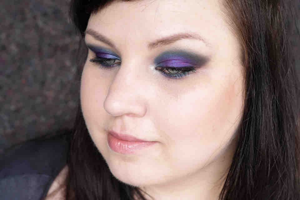 URBAN DECAY Electric Pressed Pigment Palette Makeup Look-10