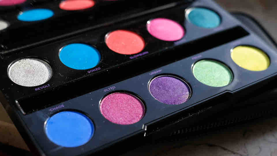 URBAN DECAY Electric Pressed Pigment Palette Makeup Look Urban Fringe-2