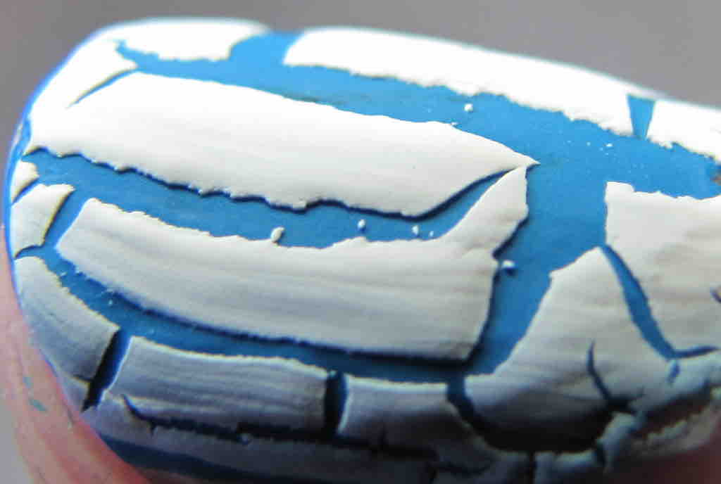 isadora-graffiti-nail-polish-rival-de-loop-blue-colour-closeup