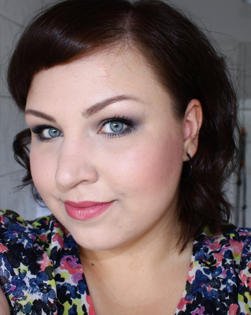 neutrales Makeup mt Blümchen (1)