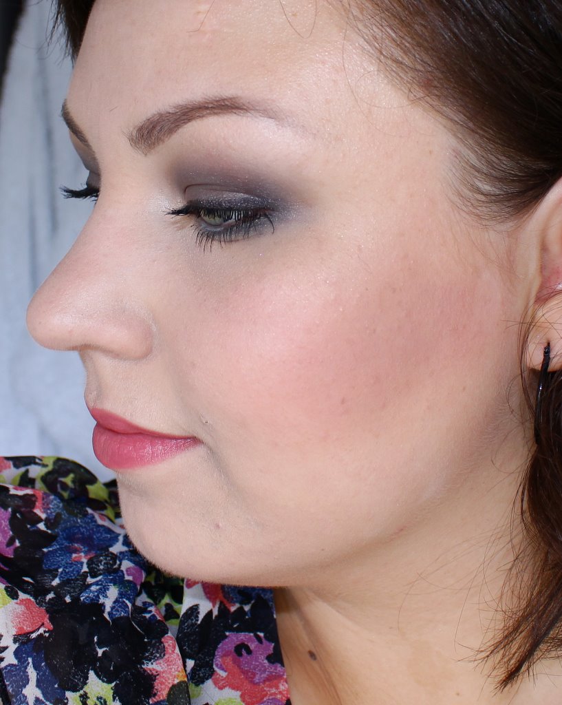 neutrales Makeup mt Blümchen (2)