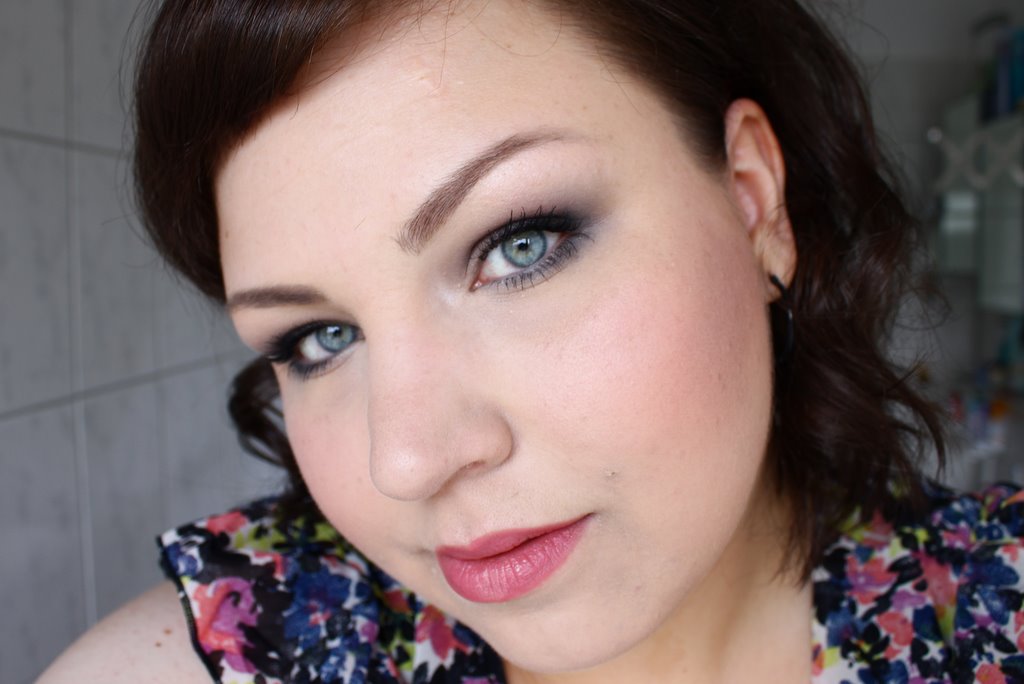 neutrales Makeup mt Blümchen (4)