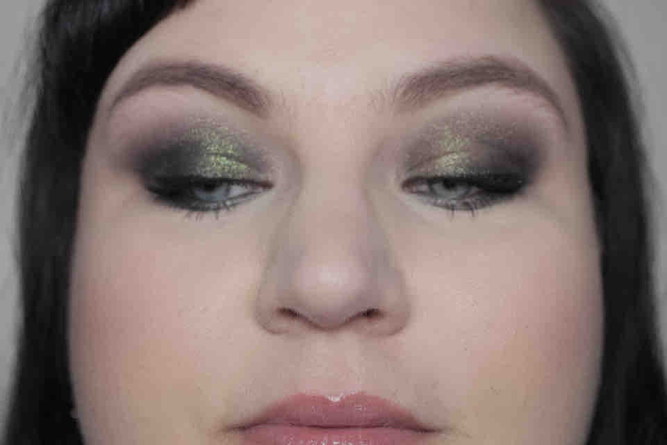 p2 blackn green metal black eye shadow mac smutty green mineralize eyeshadow urban decay zodiac-2