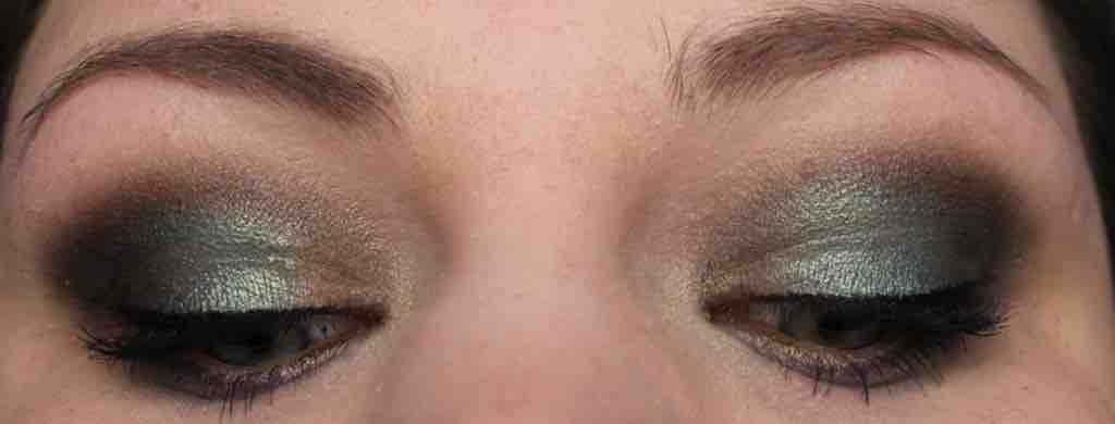 Linkes Auge: Urban Decay Primer Potion (Original) - Rechtes Auge: Lime Crime Candy Eyed Eyeshadow Helper
