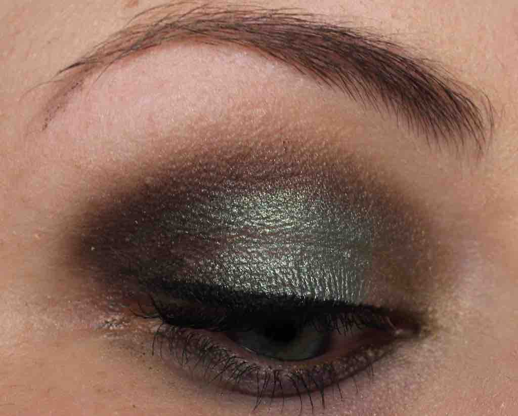 Rechtes Auge: Lime Crime Candy Eyed Eyeshadow Helper